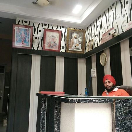 דלהי Hotel Silver Palace מראה חיצוני תמונה
