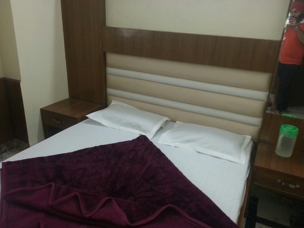 דלהי Hotel Silver Palace מראה חיצוני תמונה